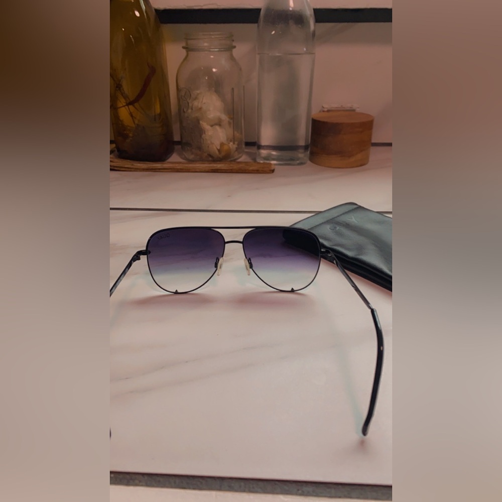 Quay Australia Black Gradient Glasses - Picture 6 of 7